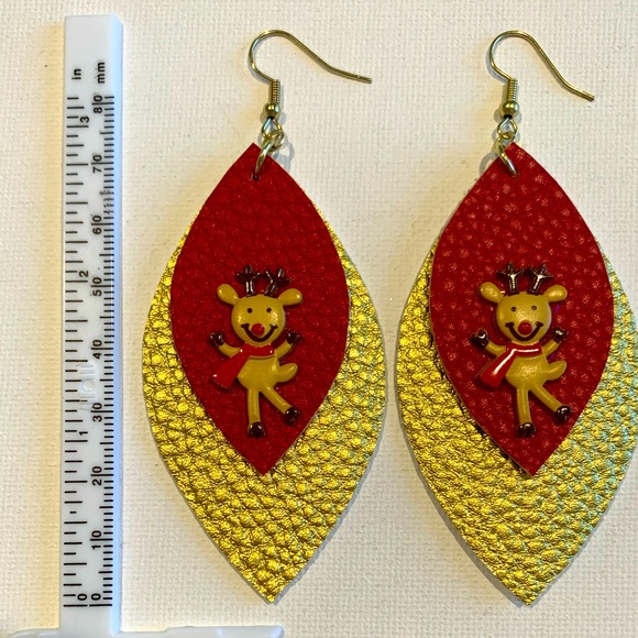 Christmas Faux leather Reindeer earrings in gold & red - Picture 4 of 6